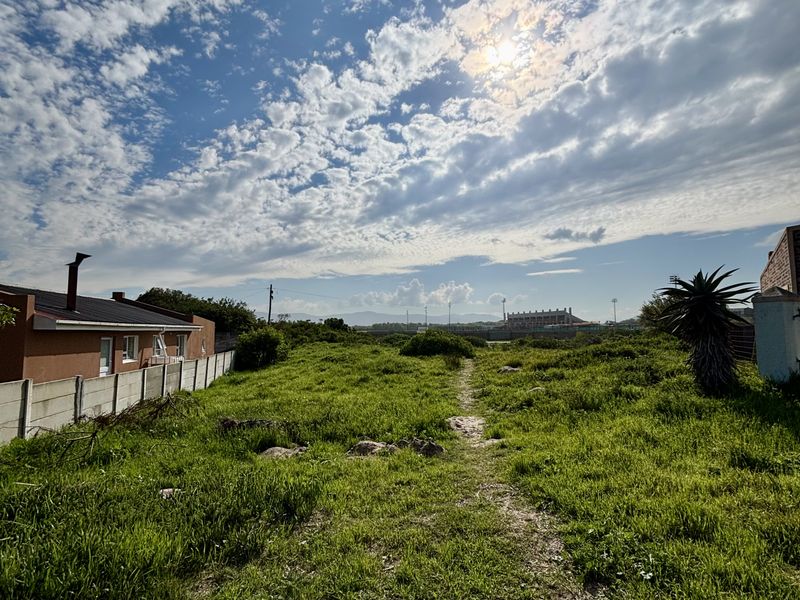 Spacious 843m2 Coastal Plot – Just One Street from the Beach in Hawston - Photo 9