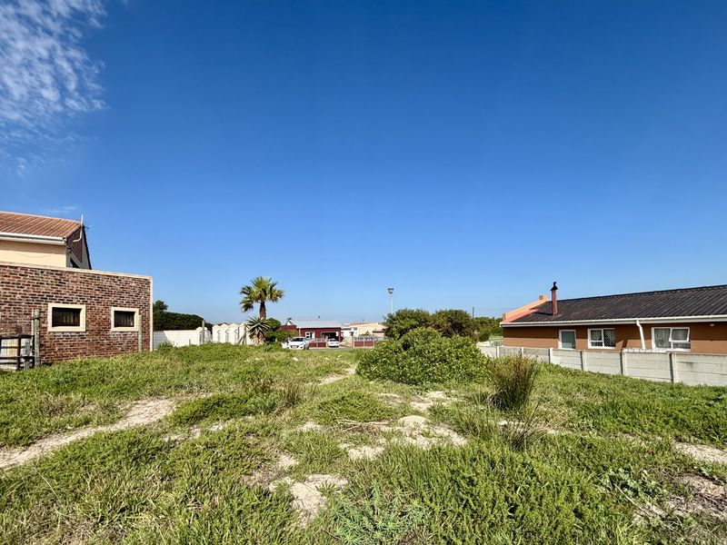 Spacious 843m2 Coastal Plot – Just One Street from the Beach in Hawston - Photo 7