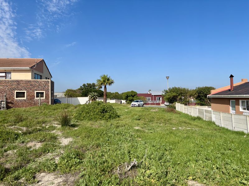 Spacious 843m2 Coastal Plot – Just One Street from the Beach in Hawston - Photo 6