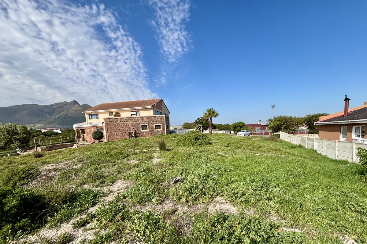 Spacious 843m2 Coastal Plot – Just One Street from the Beach in Hawston - Photo 4