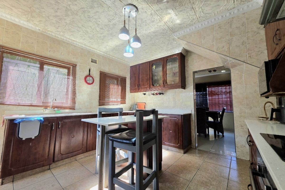 Charming Family Home with Scenic Views in Isipingo Hills!!! - Photo 3