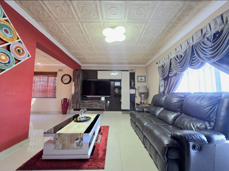 Charming Family Home with Scenic Views in Isipingo Hills!!! - Photo 10