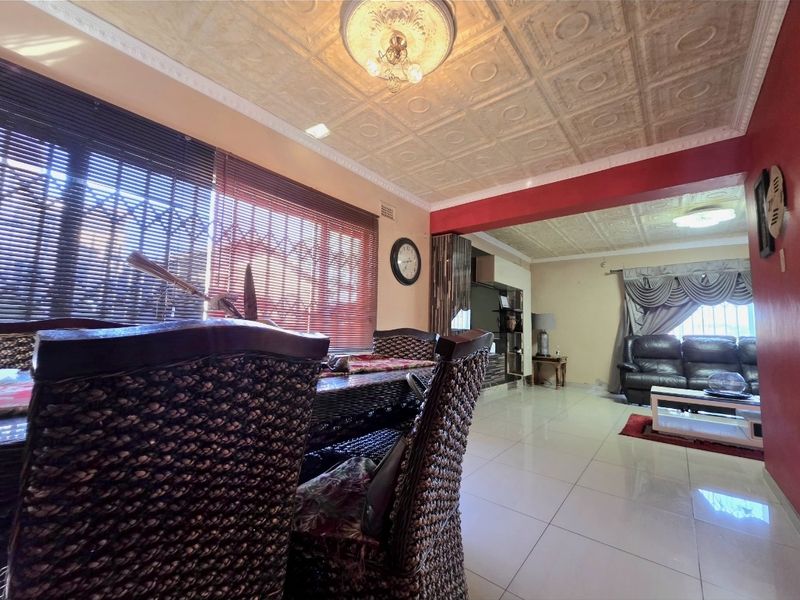 Charming Family Home with Scenic Views in Isipingo Hills!!! - Photo 4