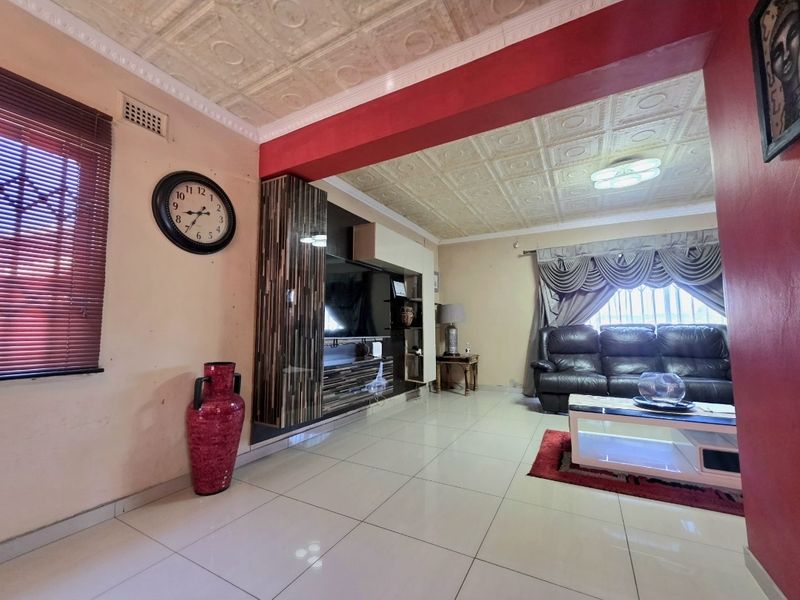 Charming Family Home with Scenic Views in Isipingo Hills!!! - Photo 6