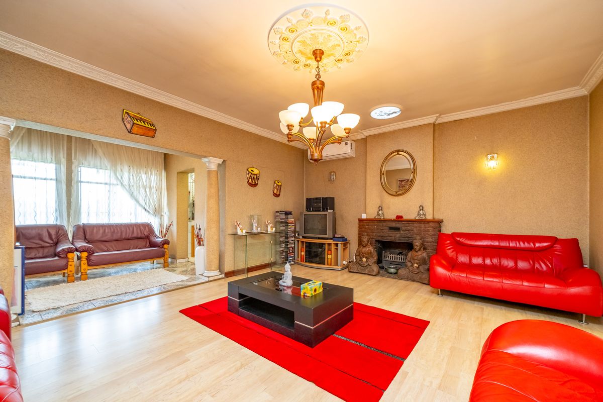 Space to Breathe, Room to Grow – A True Gresswold Family Home - Photo 5