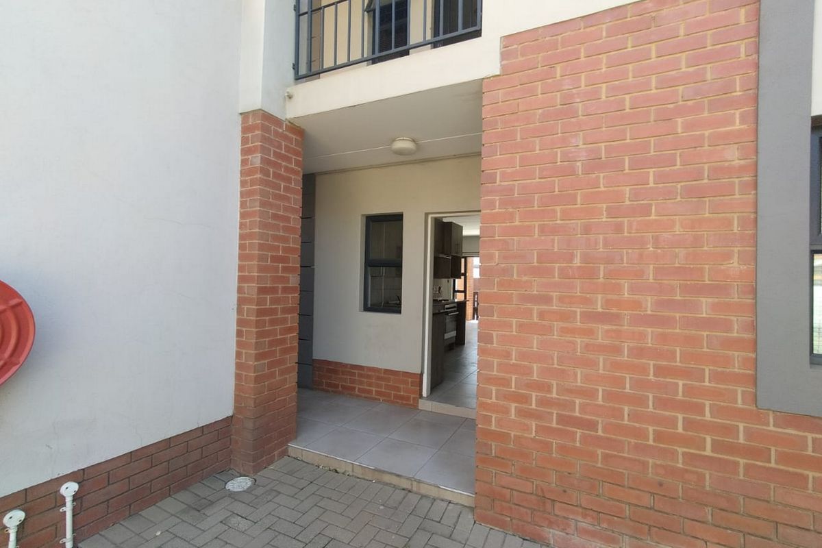 Stylish bedroom sectional title for sale in Goedeburg, Benoni—perfect for modern living and conveni - Photo 5