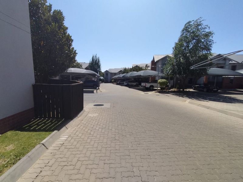 Stylish bedroom sectional title for sale in Goedeburg, Benoni—perfect for modern living and conveni - Photo 2