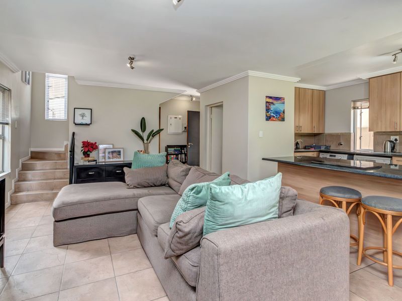 A STAND-ALONE 2 BED, 2.5 BATH DUPLEX - Photo 5