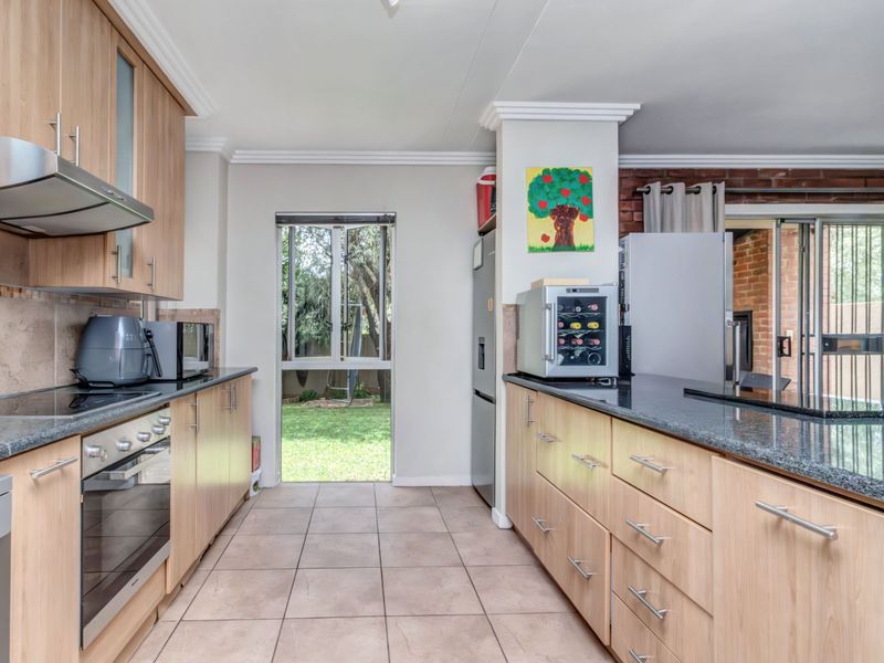 A STAND-ALONE 2 BED, 2.5 BATH DUPLEX - Photo 8