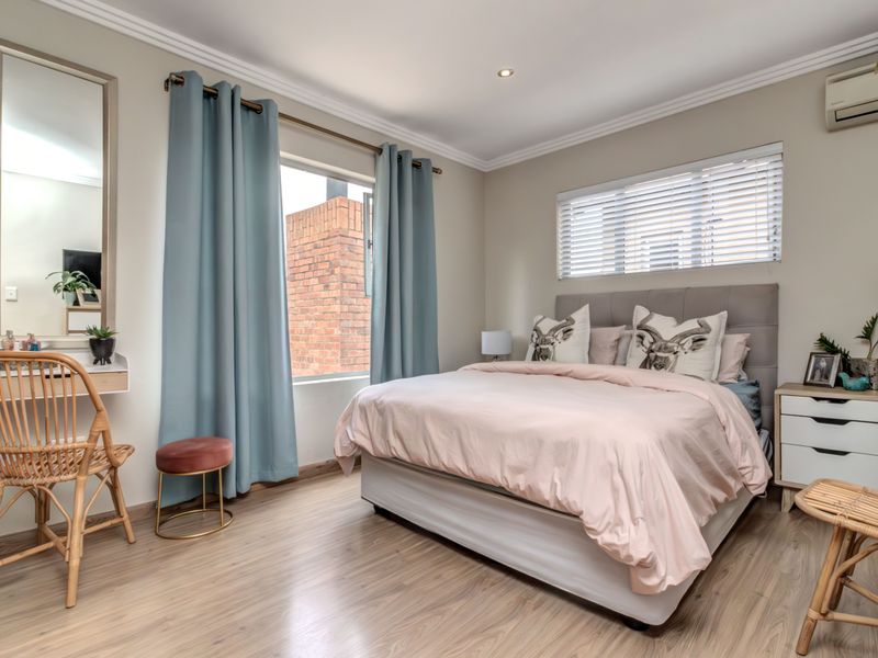 A STAND-ALONE 2 BED, 2.5 BATH DUPLEX - Photo 10