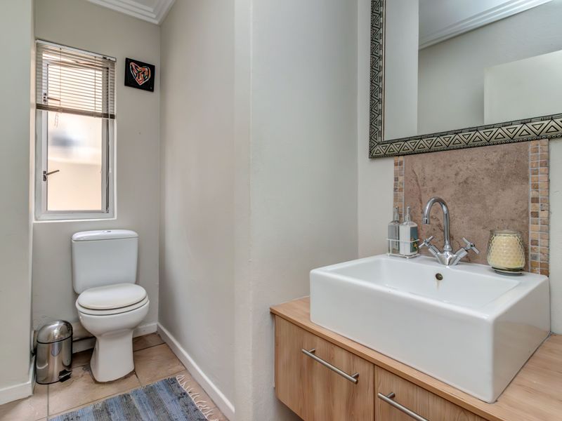 A STAND-ALONE 2 BED, 2.5 BATH DUPLEX - Photo 9
