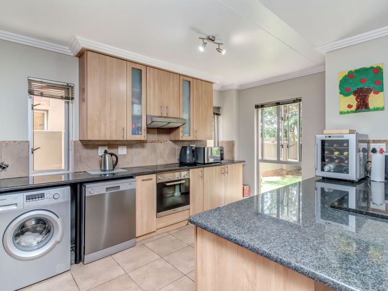 A STAND-ALONE 2 BED, 2.5 BATH DUPLEX - Photo 6