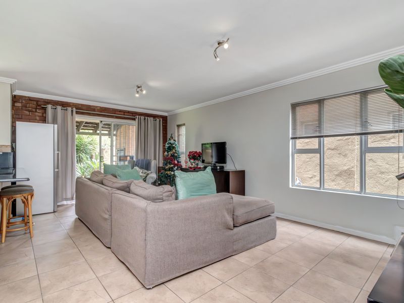 A STAND-ALONE 2 BED, 2.5 BATH DUPLEX - Photo 4