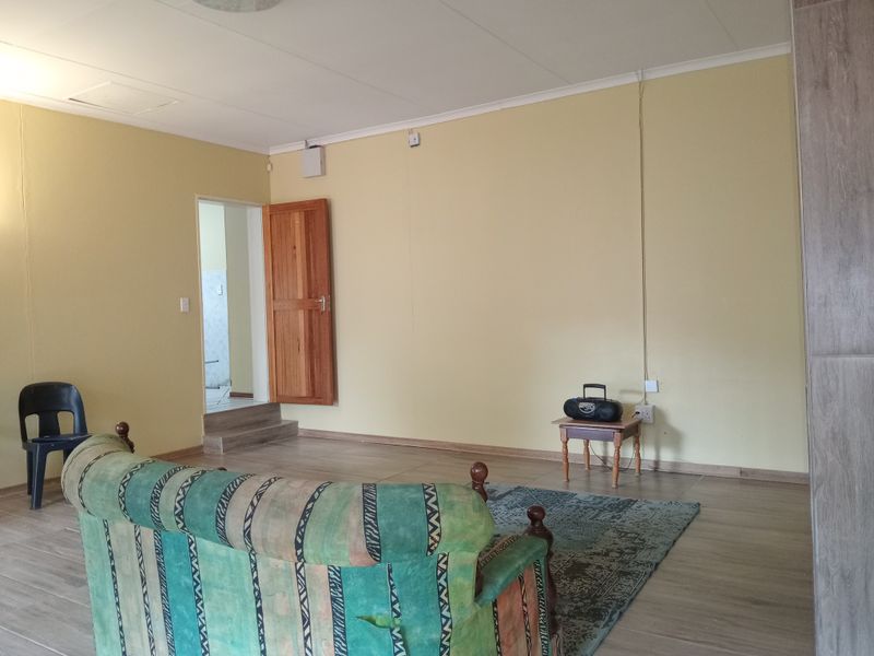 Charming House to Let in Safari Gardens - Photo 9