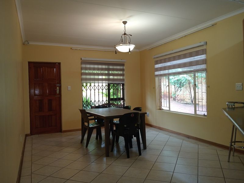Charming House to Let in Safari Gardens - Photo 8