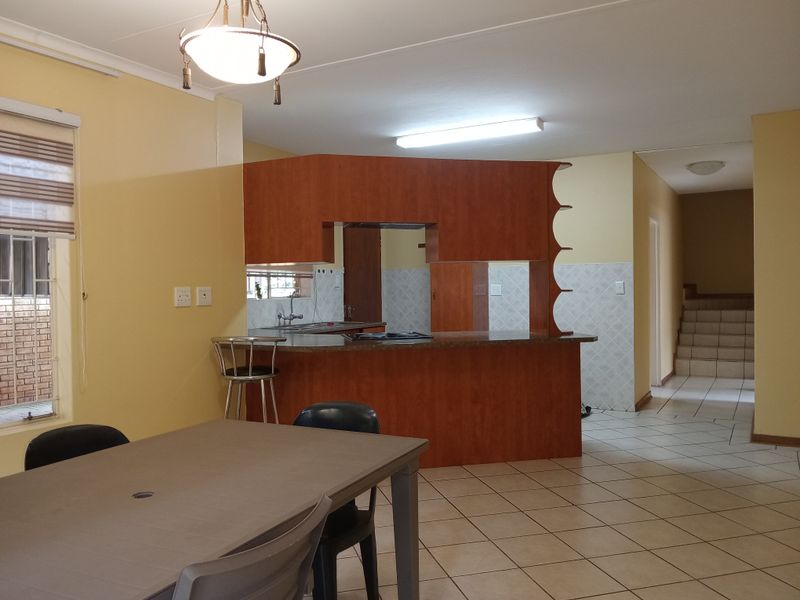 Charming House to Let in Safari Gardens - Photo 6