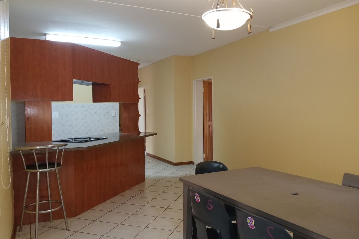 Charming House to Let in Safari Gardens - Photo 5