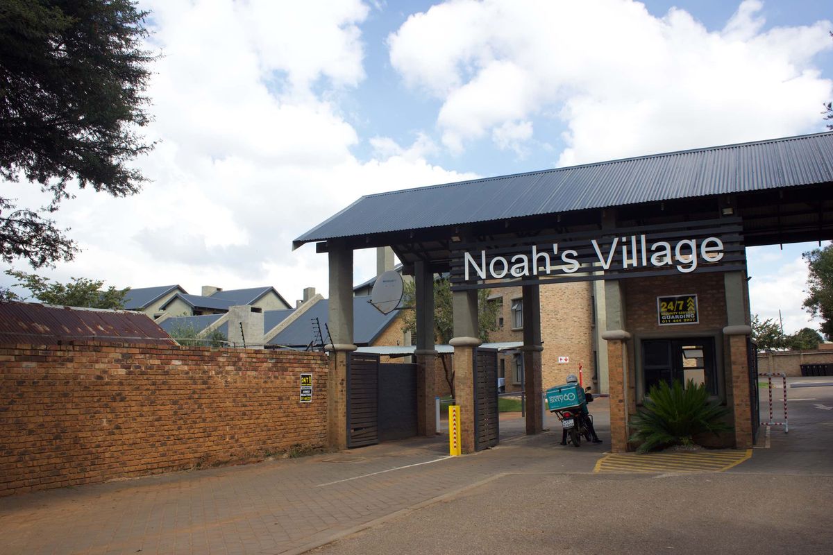 Beautiful 2 bedroom Apartment in Pomona - Photo 3