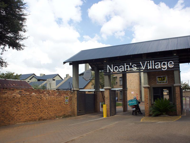 Beautiful 2 bedroom Apartment in Pomona - Photo 3