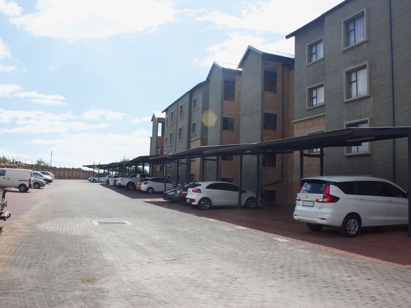 Beautiful 2 bedroom Apartment in Pomona - Photo 2