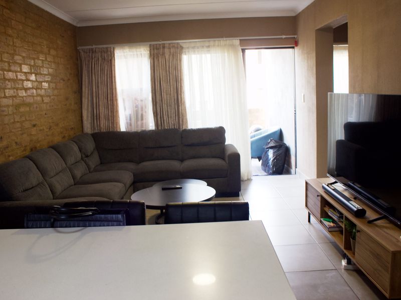 Beautiful 2 bedroom Apartment in Pomona - Photo 9