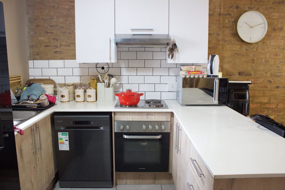 Beautiful 2 bedroom Apartment in Pomona - Photo 5