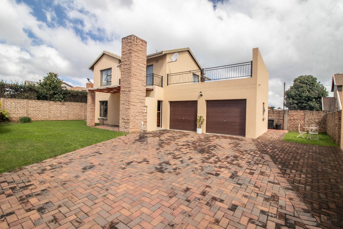 Beautiful 4 bedroom double storey house in Pomona - Photo 2