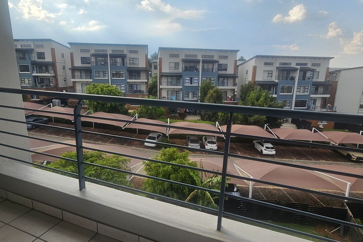 Premium Top-Floor Unit in Prime Location – A Cut Above the Rest! - Photo 4