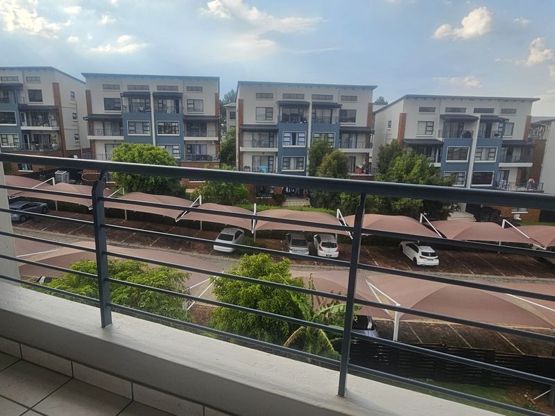 Premium Top-Floor Unit in Prime Location – A Cut Above the Rest! - Photo 4
