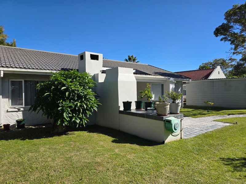 Island Living, Lagoon Views & Modern Comfort – Your Sedgefield Sanctuary Awaits - Photo 2