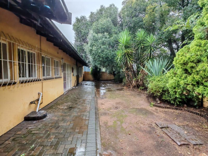 Family Home for sale in Vanderbijlpark SW1 - Photo 1