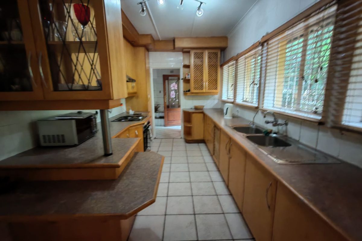 Family Home for sale in Vanderbijlpark SW1 - Photo 2