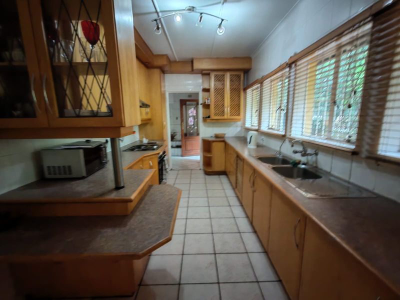 Family Home for sale in Vanderbijlpark SW1 - Photo 2