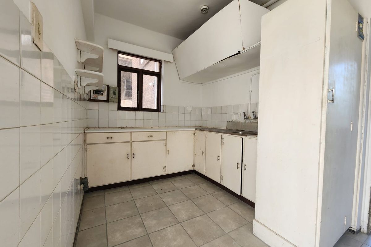 Chic Studio Living in the Heart of Quigney – Don’t Miss Out! - Photo 5