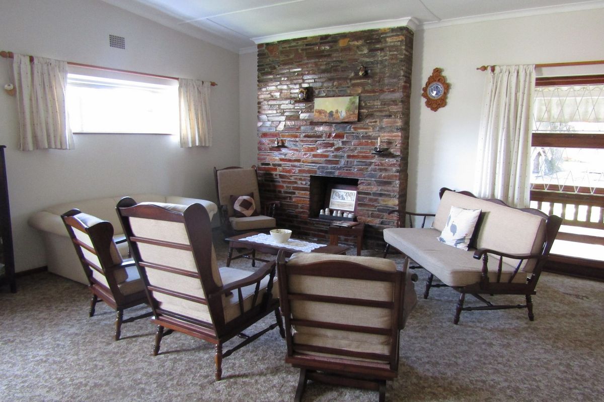Spacious Family Home With Excellent Investment Potential - Photo 3