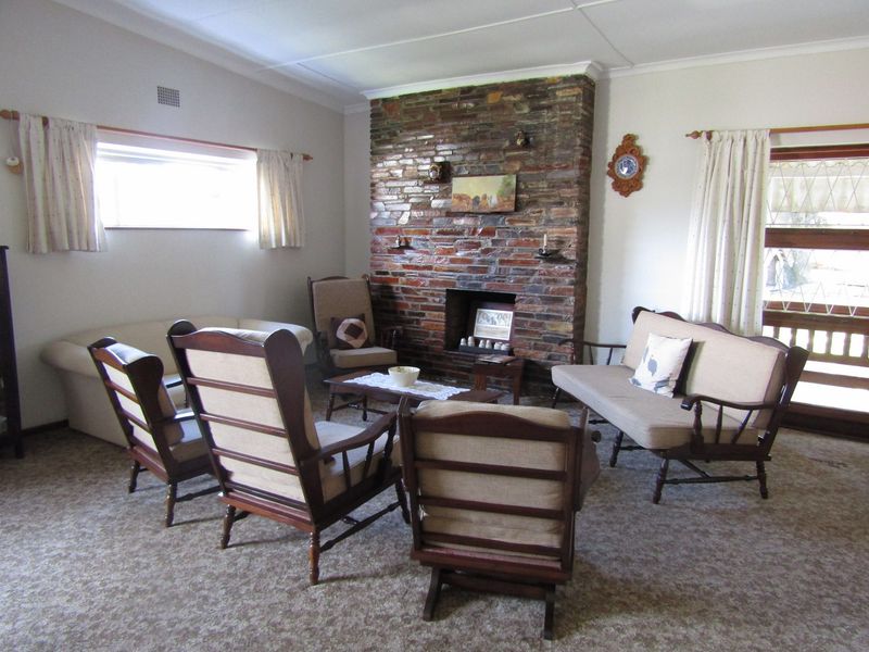 Spacious Family Home With Excellent Investment Potential - Photo 3