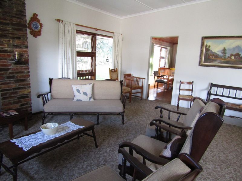 Spacious Family Home With Excellent Investment Potential - Photo 2