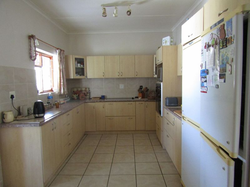Spacious Family Home With Excellent Investment Potential - Photo 10