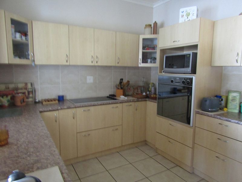Spacious Family Home With Excellent Investment Potential - Photo 9
