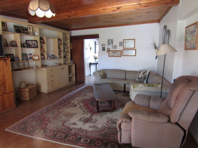 Spacious Family Home With Excellent Investment Potential - Photo 6