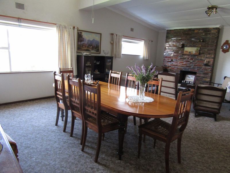 Spacious Family Home With Excellent Investment Potential - Photo 4