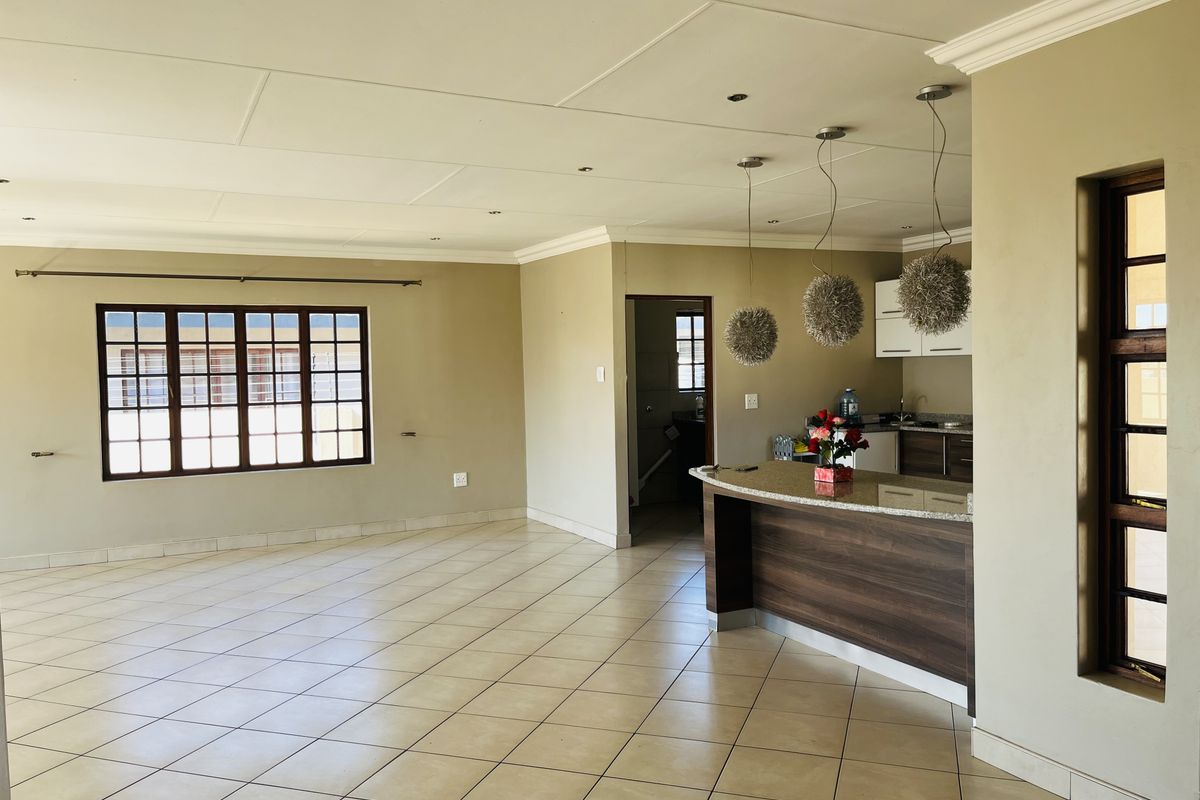 Move-in ready family home with a large yard in a well developed neighborhood with enhanced privacy. - Photo 5