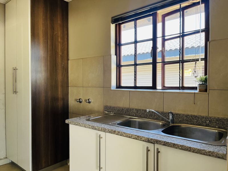 Move-in ready family home with a large yard in a well developed neighborhood with enhanced privacy. - Photo 9