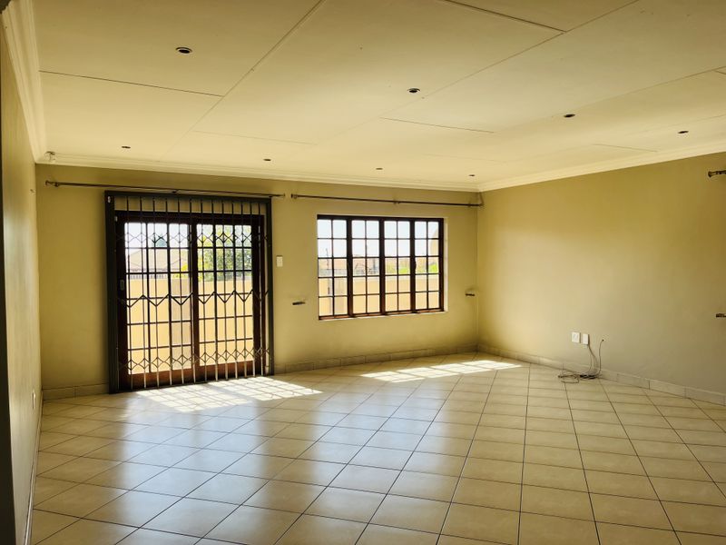 Move-in ready family home with a large yard in a well developed neighborhood with enhanced privacy. - Photo 8