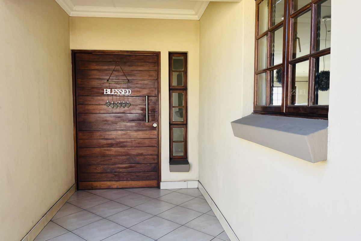 Move-in ready family home with a large yard in a well developed neighborhood with enhanced privacy. - Photo 3
