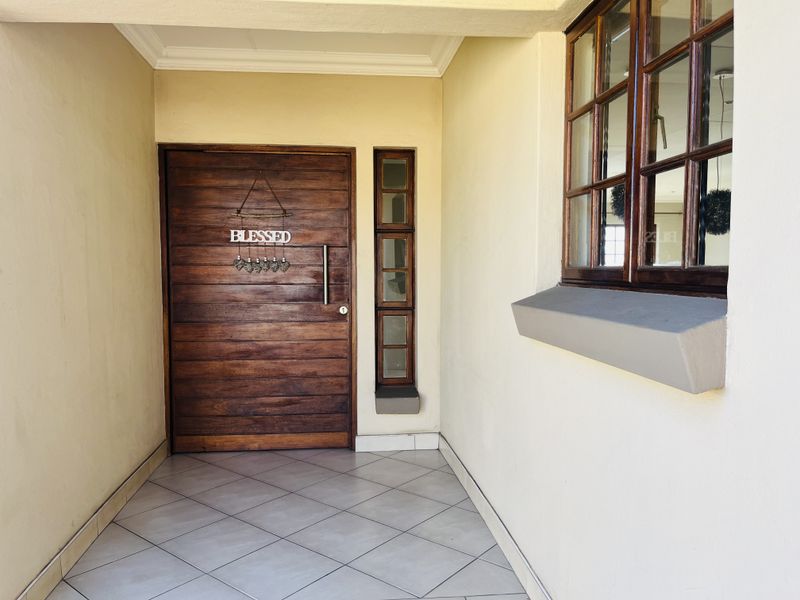 Move-in ready family home with a large yard in a well developed neighborhood with enhanced privacy. - Photo 3