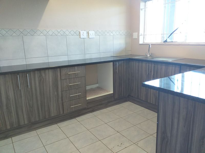 Affordable 2-Bedroom Living in the Heart of Southernwood - Photo 4