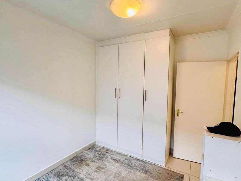 Stunning 3-bedroom secure townhouse - Photo 3