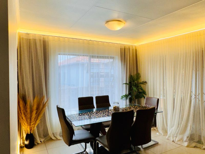 Stunning 3-bedroom secure townhouse - Photo 10