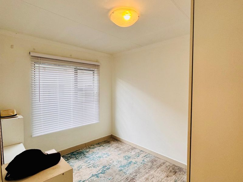 Stunning 3-bedroom secure townhouse - Photo 2